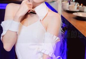 Sally Dorasnow办公室写真，这些套图势必让你对工作产生新的理解